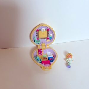 Polly Pocket 1991 Polly in her Bedroom Locket
